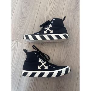 Off-White Black Vulcanized Hightop Sneakers 43
